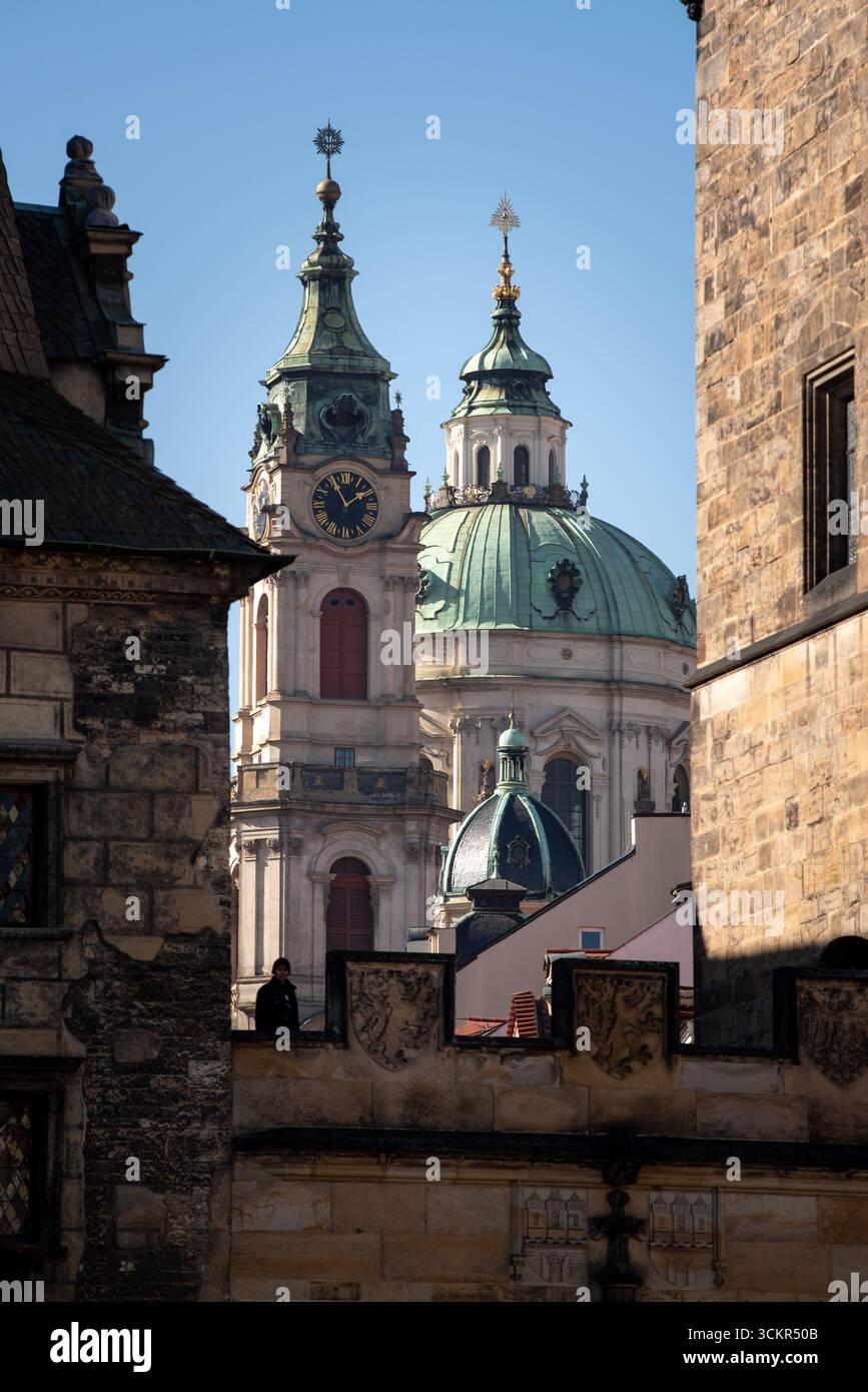 Église Saint-Nicolas, église catholique romaine baroque dans le district de Mala Strana à Prague, République tchèque, le 5 mars 2025 Banque D'Images