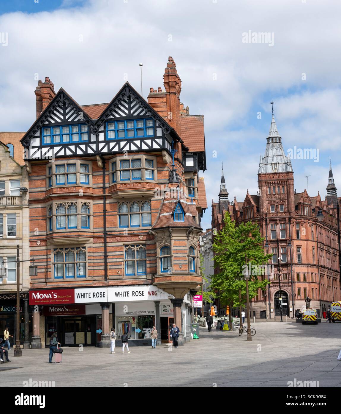 Queen's Chambers - bâtiment classé grade II - long Row et King Street, Nottingham, Nottinghamshire, Angleterre, Royaume-Uni - architecte Watson Fothergill Banque D'Images