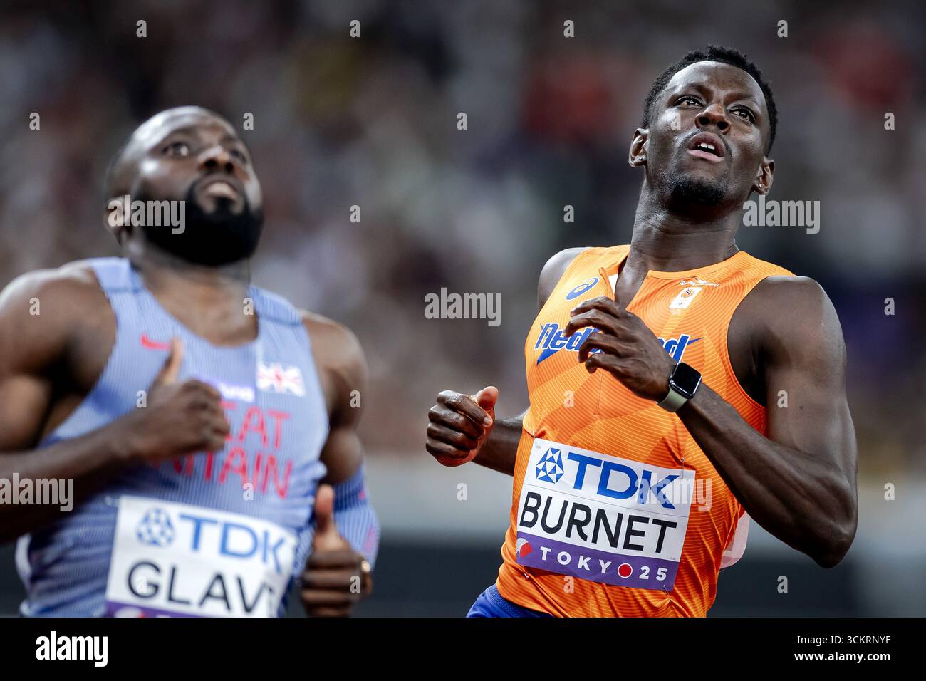 TOKYO - Taymir Burnet dans le 100 mètres lors des Championnats du monde d'athlétisme au stade national du Japon. ANP ROBIN VAN LONKHUIJSEN Banque D'Images