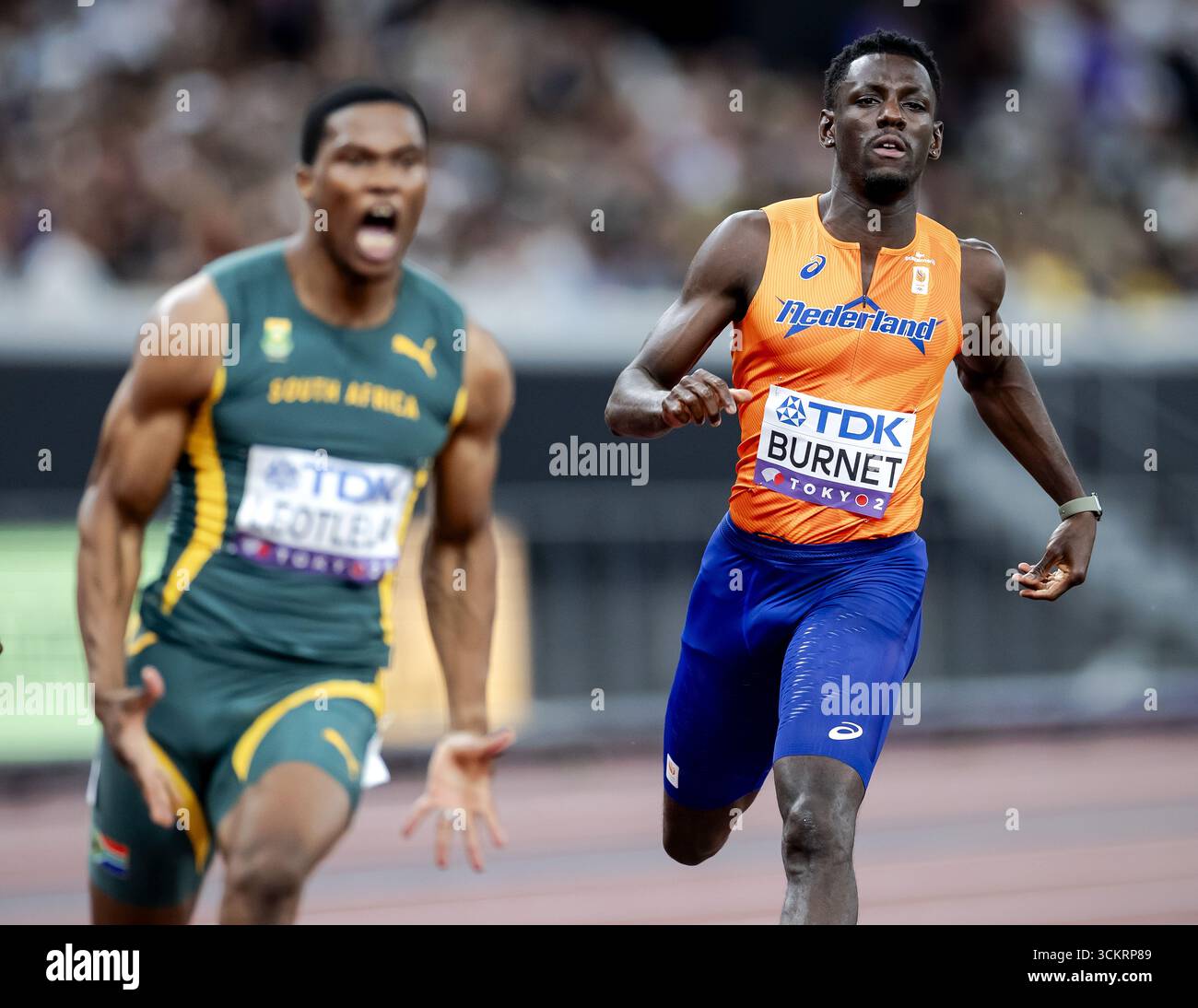 TOKYO - Taymir Burnet dans le 100 mètres lors des Championnats du monde d'athlétisme au stade national du Japon. ANP ROBIN VAN LONKHUIJSEN Banque D'Images