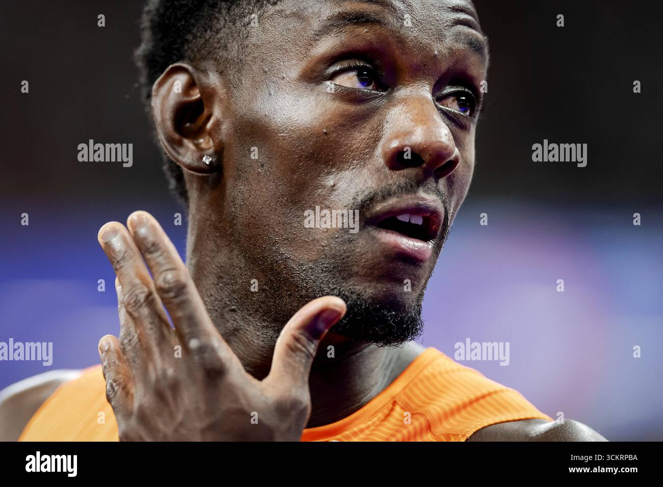 TOKYO - Taymir Burnet dans le 100 mètres lors des Championnats du monde d'athlétisme au stade national du Japon. ANP ROBIN VAN LONKHUIJSEN Banque D'Images