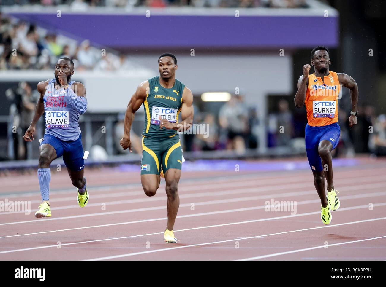 TOKYO - Taymir Burnet dans le 100 mètres lors des Championnats du monde d'athlétisme au stade national du Japon. ANP ROBIN VAN LONKHUIJSEN Banque D'Images