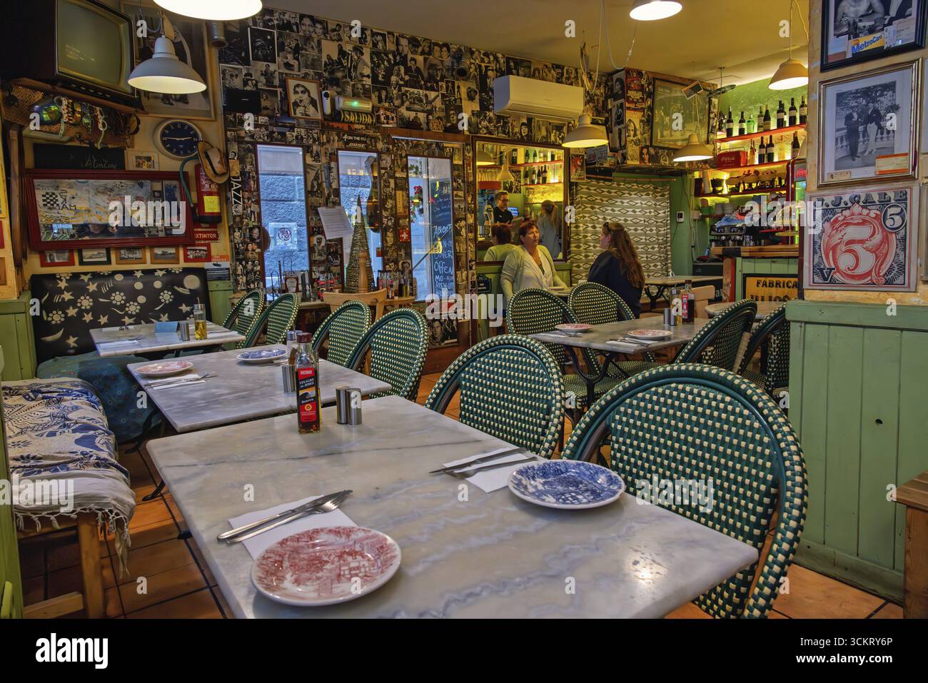 Intérieur d'un restaurant gastronomique pittoresque avec des invités, Palma de majorque, Majorque, Espagne Banque D'Images