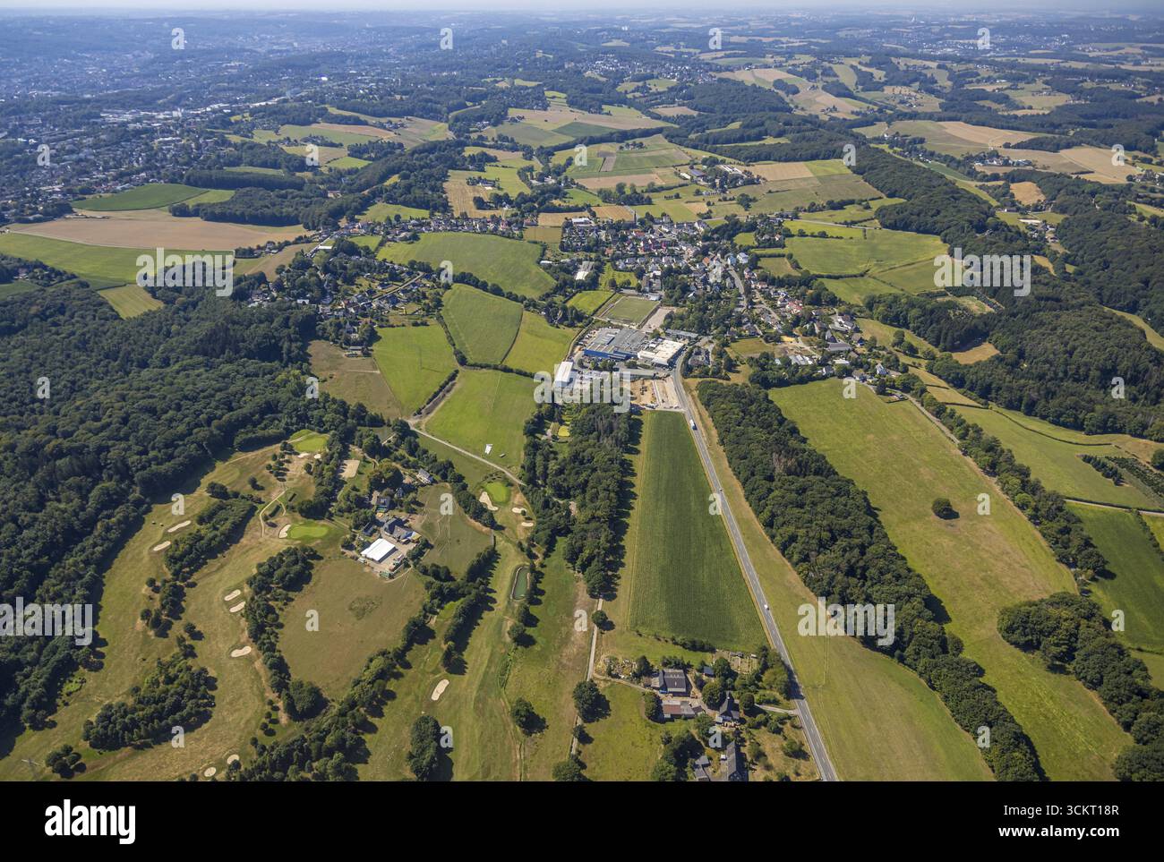 Vue aérienne, terrain de golf club Felderbach Sprockhoevel, vue quartier Herzkamp, Gennebreck, Sprockhoevel, Ruhr, Rhénanie du Nord-Westphalie, Germa Banque D'Images