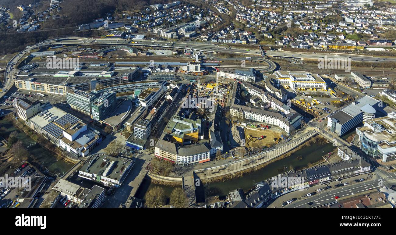 Vue aérienne, gare centrale de Siegen avec gare routière de ZOB et roundhouse sur la route fédérale B54, City-Galerie, Sieg Carre, Siegen-Kernband, Siegen, Sauer Banque D'Images Vue aérienne, gare centrale de Siegen avec gare routière de ZOB et roundhouse sur la route fédérale B54, City-Galerie, Sieg Carre, Siegen-Kernband, Siegen, Sauer Banque D'Images