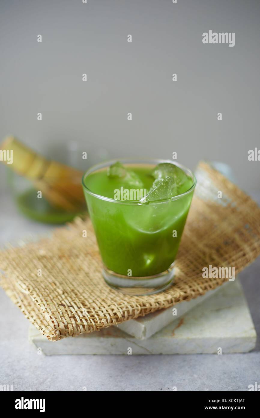 Gros plan sur le thé vert matcha pur, le menu Café Banque D'Images