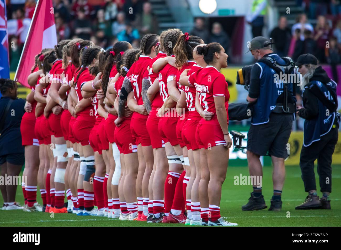 Bristol, Royaume-Uni, 13 septembre 2025 le Canada s'alignera pour les hymnes avant le quart de finale 2 contre l'Australie dans la Coupe du monde de rugby féminin, Ashton Gate, Bristol, Royaume-Uni. Alex Williams / Alamy Live News Banque D'Images