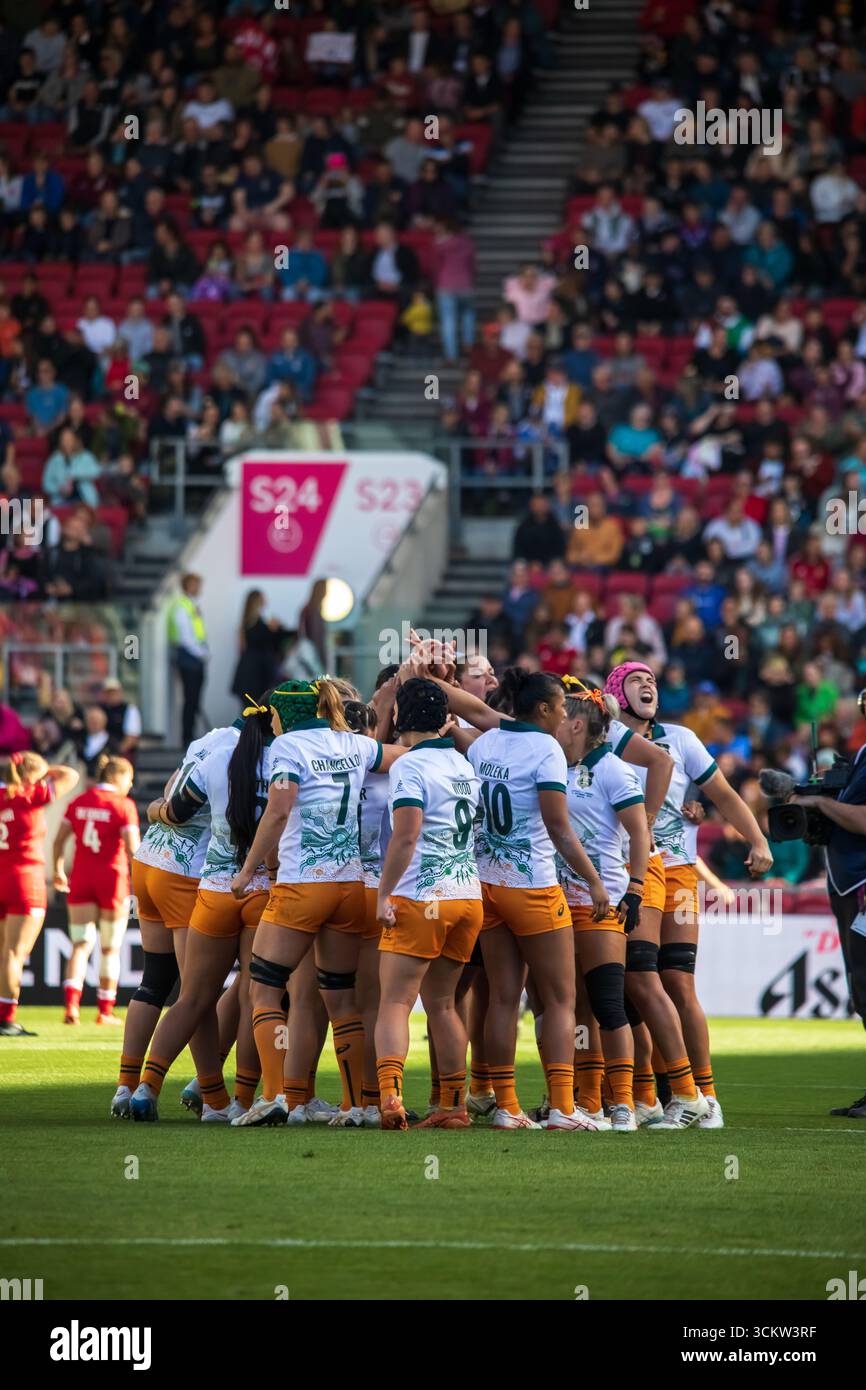 Bristol, Royaume-Uni, 13 septembre 2025 L'Australie caucus avant le quart de finale 2 contre le Canada dans la Coupe du monde de rugby féminin, Ashton Gate, Bristol, Royaume-Uni. Alex Williams / Alamy Live News Banque D'Images