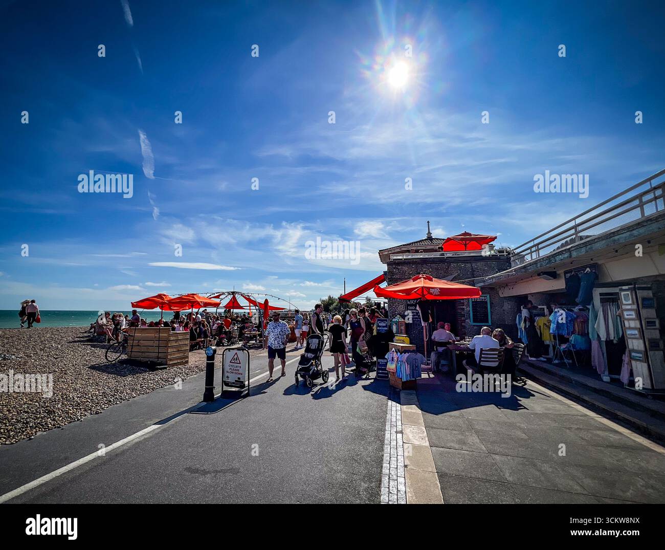 Bar de plage « Coast » sur le front de mer de Worthing - Image de stock capturée avec un smartphone