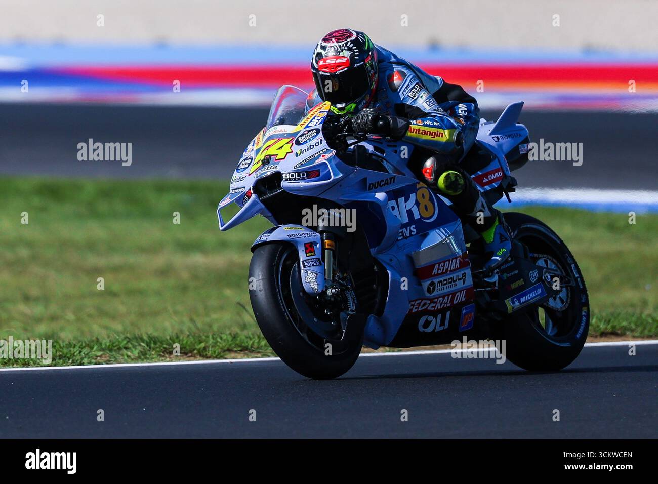 Misano Adriatico, Italie. 13 septembre 2025. Fermin Aldeguer d'Espagne BK8 Gresini Racing MotoGP vu lors du MotoGP GP16 Red Bull Grand Prix de Saint-Marin et de la Riviera de Rimini - Qualifing au Misano World circuit Marco Simoncelli crédit : SOPA images Limited/Alamy Live News Banque D'Images