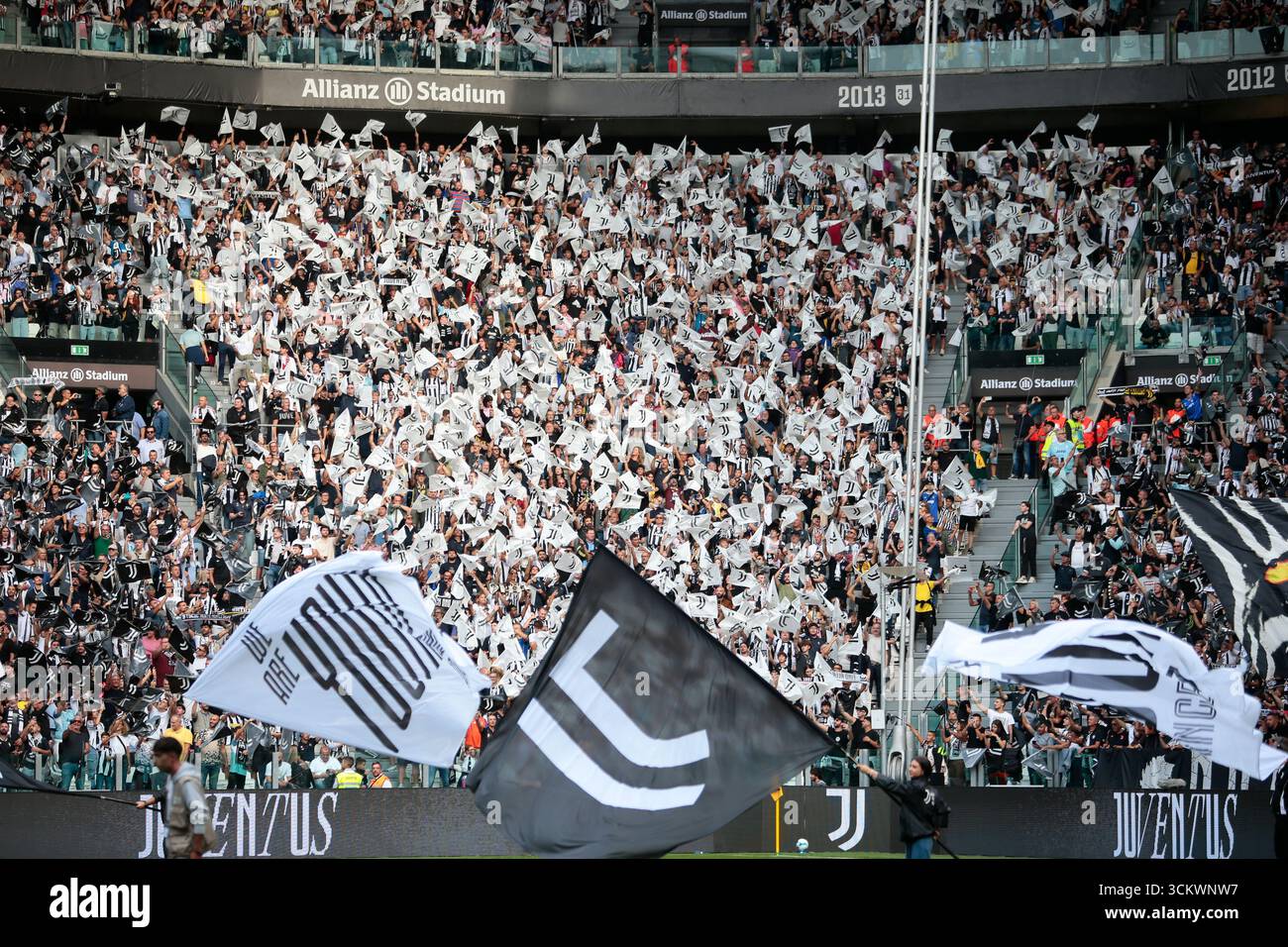Turin, Italie. 13 septembre 2025. Les fans de Juventua lors de la saison 2025-2026, match de football entre la Juventus FC et le FC Inter, le 13 septembre 2025 au stade Allianz, Turin, Italie. Crédit : Nderim Kaceli/Alamy Live News Banque D'Images