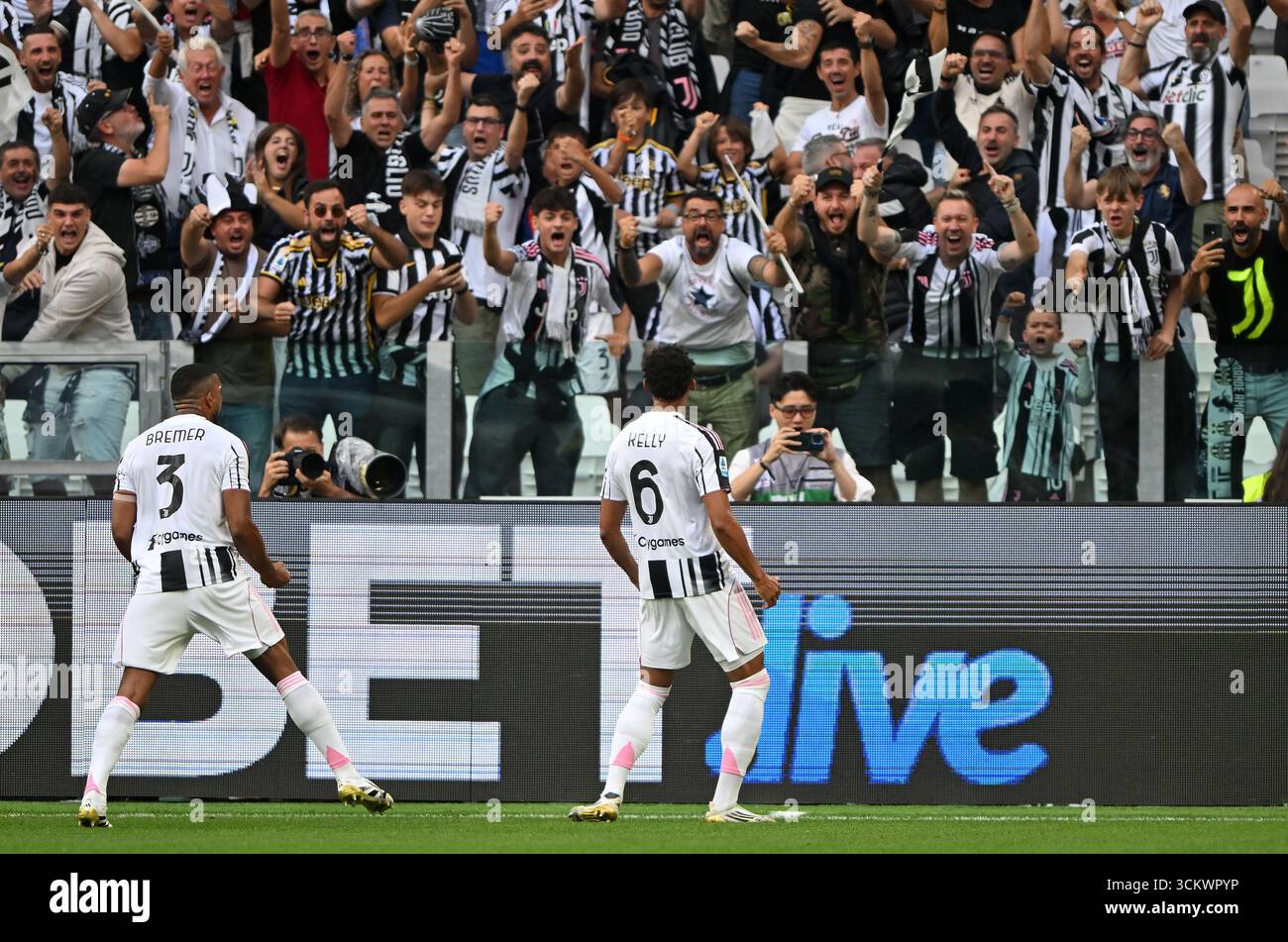 Lloyd Kelly de la Juventus FC célèbre le but avec les supporters lors du match de Serie A entre la Juventus FC et le FC Internazionale au stade Allianz le 13 septembre 2025 à Turin, en Italie. (Photo de Chris Ricco) Banque D'Images