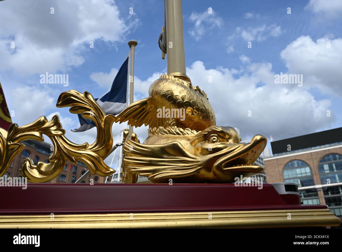 Détails dorés sur la Royal Barge Gloriana Banque D'Images
