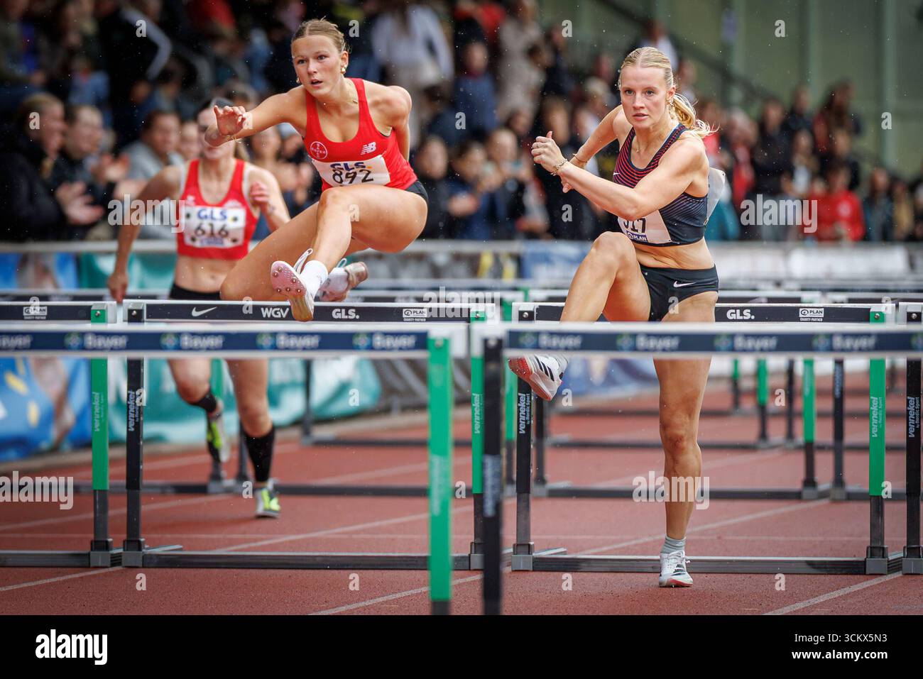 Nike von Enckevort (TSV Bayer o4 Leverkusen) und Lotta Egbers (Eintracht Frankfurt e.V.) ; Deutsche Team-Meisterschaften U16/U20 AM 13.09.2025 in der Fritz-Jacobi-Anlage, Leverkusen (Nordrhein-Westfalen). Banque D'Images