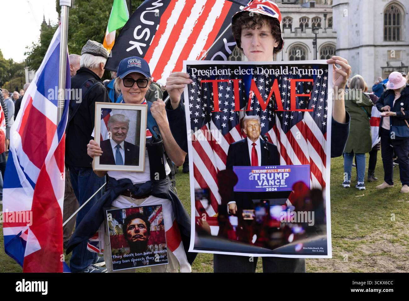 ROYAUME-UNI. 13 septembre 2025. La photo montre des partisans du président Trump assistant à la manifestation d'extrême droite Tommy Robinson à Whitehall, où plus de 110 000 personnes ont défilé à l'événement "Unite the Kingdom" le samedi 13 septembre à Londres. Westminster, centre de Londres, Angleterre, Royaume-Uni 13 septembre 2025 crédit : Jeff Gilbert/Alamy Live News Banque D'Images