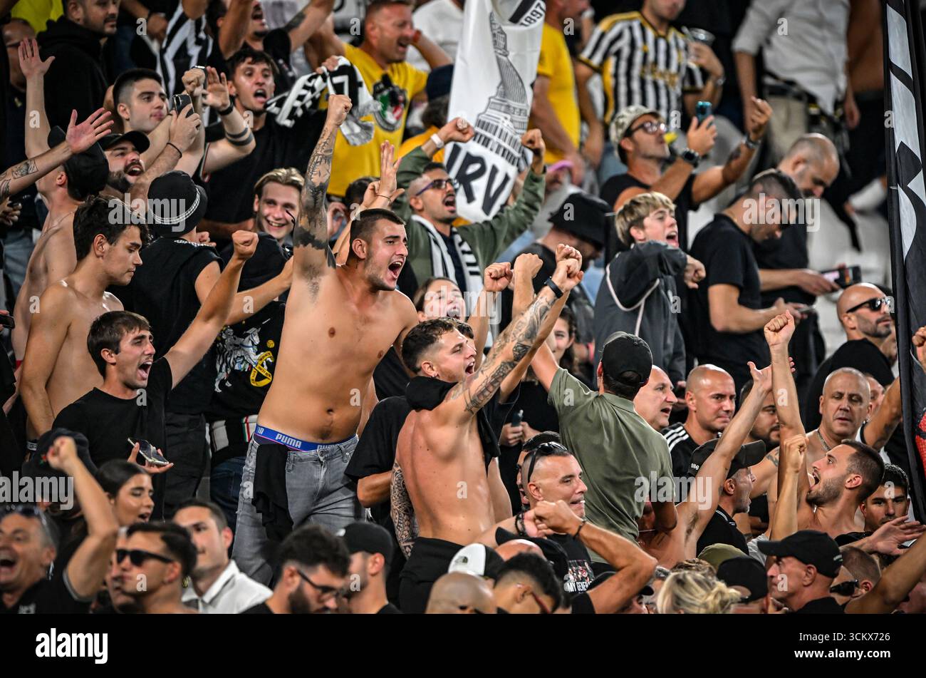 Les fans de la Juventus célèbrent le match de Serie A entre la Juventus FC et le FC Internazionale au stade Allianz le 13 septembre 2025 à Turin, en Italie. (Photo de Chris Ricco) Banque D'Images