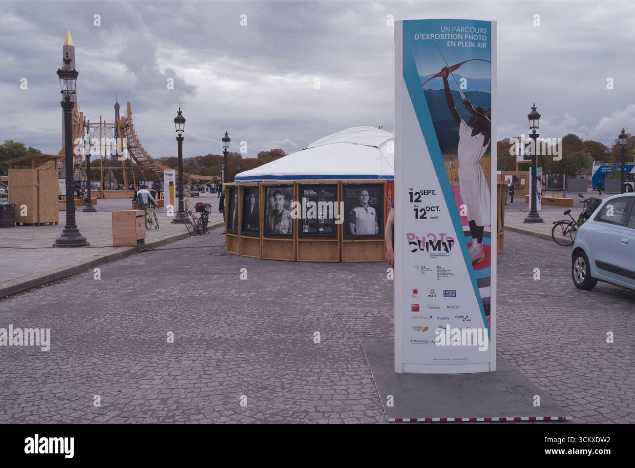 Exposition : PHOTOCLIMAT - Biennale sociale et environnementale de Paris place de la Concorde, Paris France. Banque D'Images