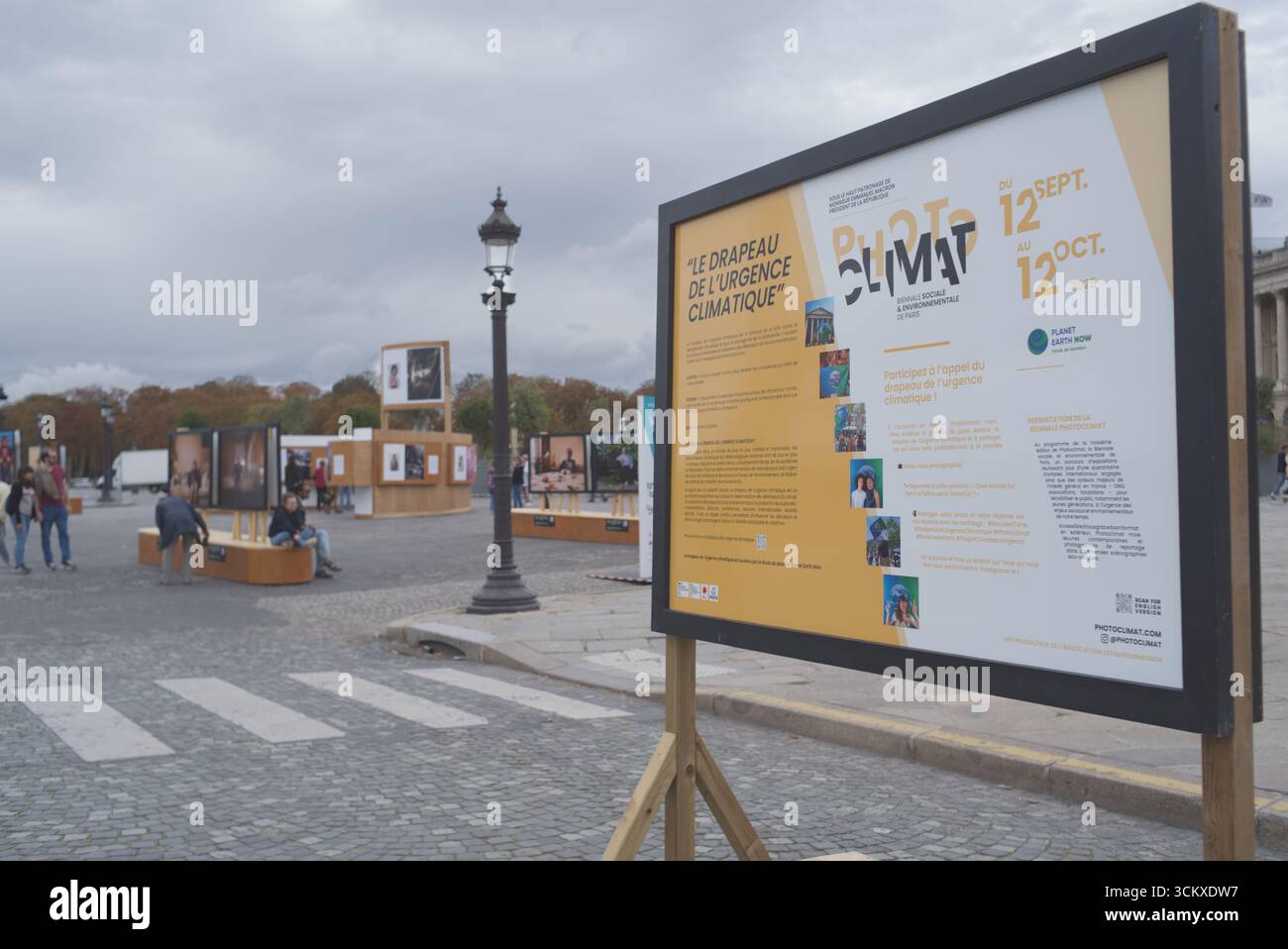 Exposition : PHOTOCLIMAT - Biennale sociale et environnementale de Paris place de la Concorde, Paris France. Banque D'Images