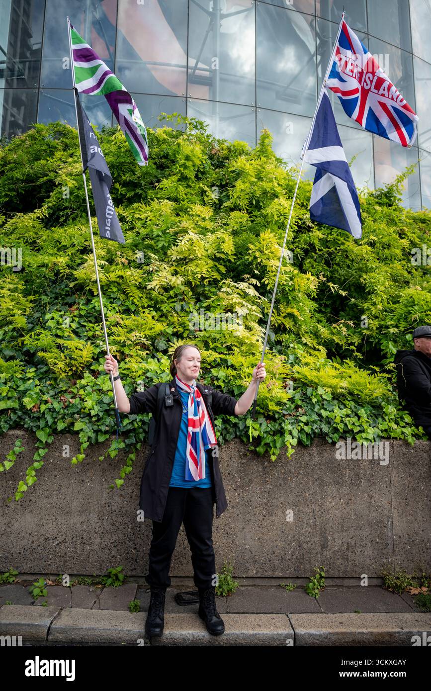 la marche "unissez le Royaume" dirigée par Tommy Robinson rassemble des centaines de milliers de manifestants dans le centre de Londres, Angleterre, Royaume-Uni, le 13 septembre 2025 Banque D'Images