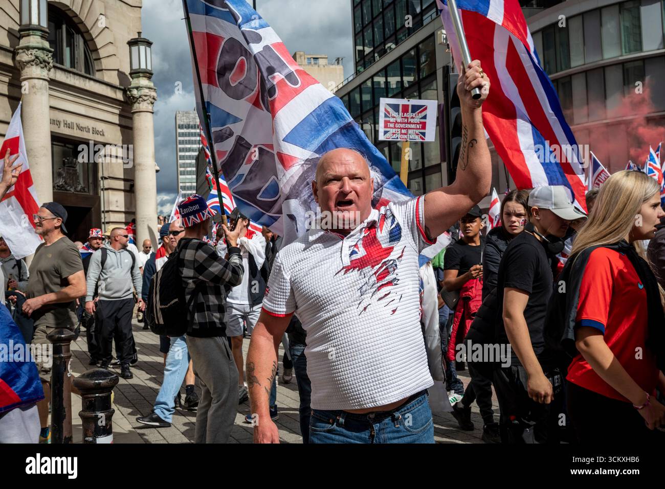 la marche "unissez le Royaume" dirigée par Tommy Robinson rassemble des centaines de milliers de manifestants dans le centre de Londres, Angleterre, Royaume-Uni, le 13 septembre 2025 Banque D'Images
