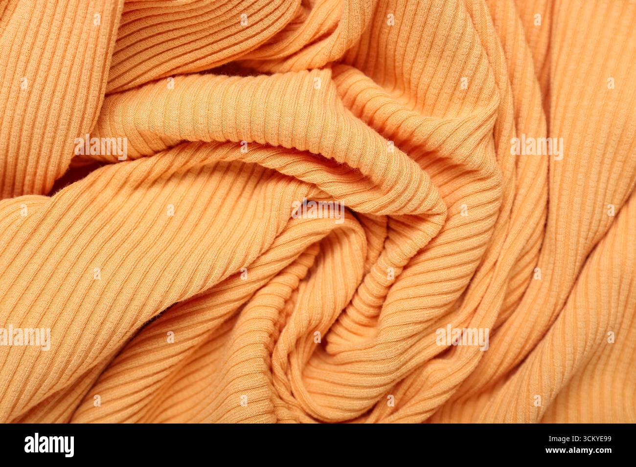 Texture de tissu orange froissé, vue rapprochée Banque D'Images