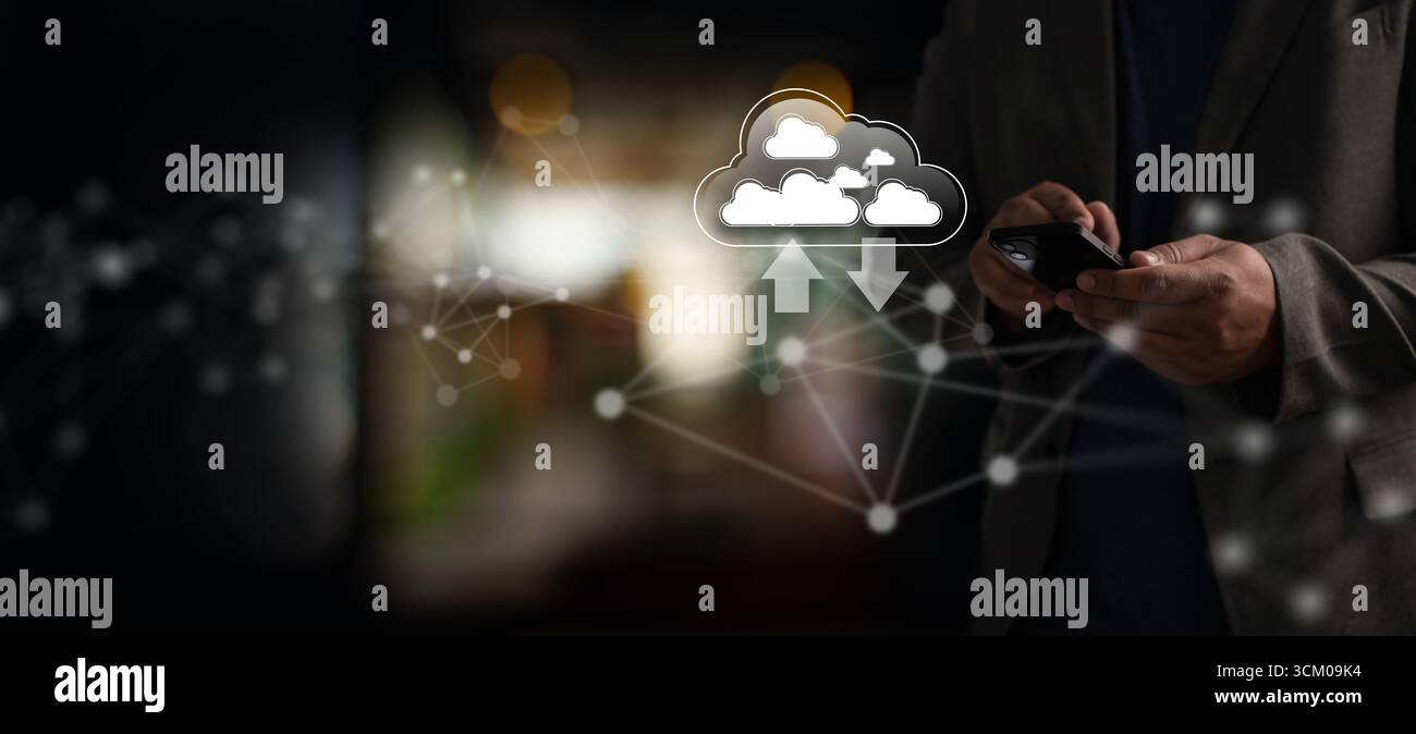 Cloud Computing et concept de synchronisation de données avec stockage en ligne sécurisé et mobilité, montré par un homme d'affaires utilisant smartphone avec des nœuds de réseau et Banque D'Images