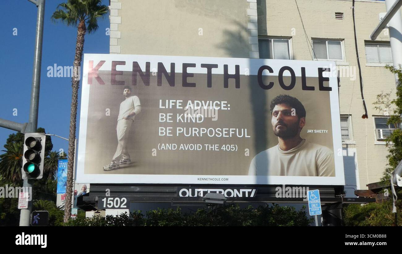 Los Angeles, Californie, USA 13 septembre 2025 Kenneth Cole Jay Shetty Billboard (conseils de vie : soyez gentil soyez déterminé et évitez le 405) sur Sunset Blvd le 13 septembre 2025 à Los Angeles, Californie, USA. Photo de Barry King/Alamy Stock photo Banque D'Images