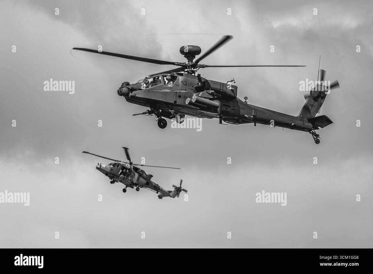 Army Air corps - Boeing AH-64E Apache & AW159 Wildcat, aéroporté au Royal International Air Tattoo 2025. Banque D'Images
