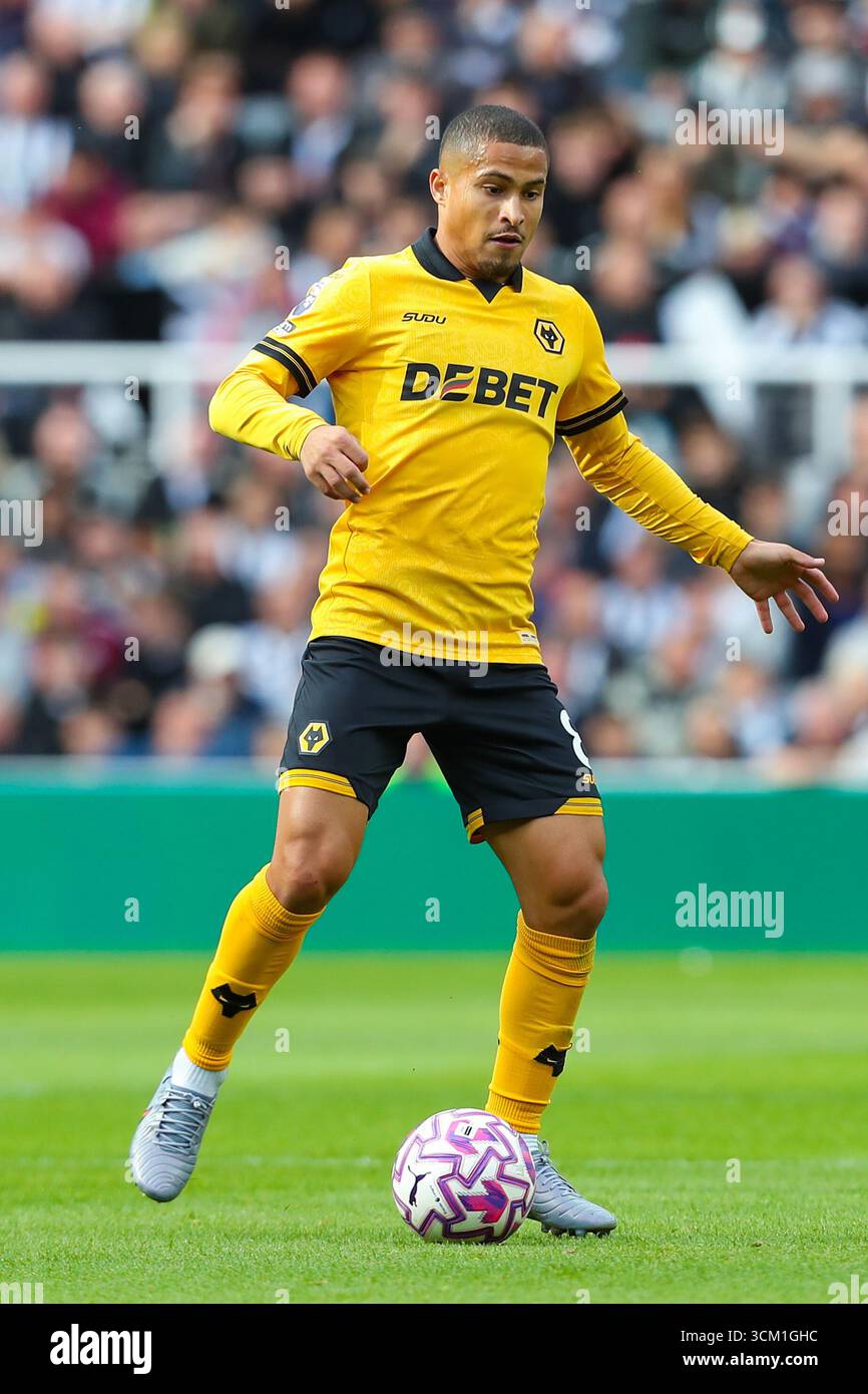 Newcastle, Royaume-Uni. 13 septembre 2025. João Gomes of Wolverhampton Wanderspendant le Newcastle United FC contre Wolverhampton Wanderers FC English premier League match au St.James' Park, Newcastle, Angleterre, Royaume-Uni le 13 septembre 2025 crédit : Lee Keuneke/Every second Media crédit : Every second Media/Alamy Live News Banque D'Images