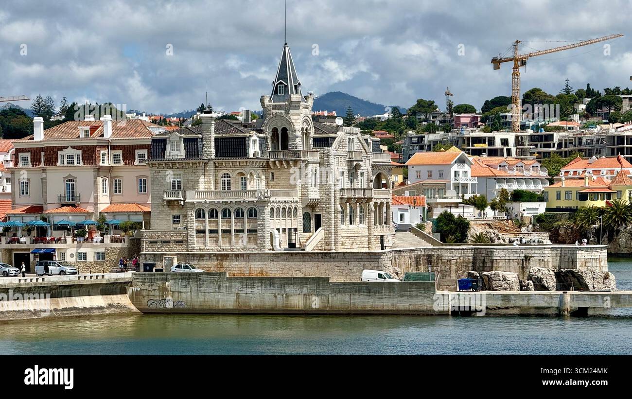 Palacete Seixas sur le bord de mer à Cascais Portugal - Image de stock capturée avec un smartphone
