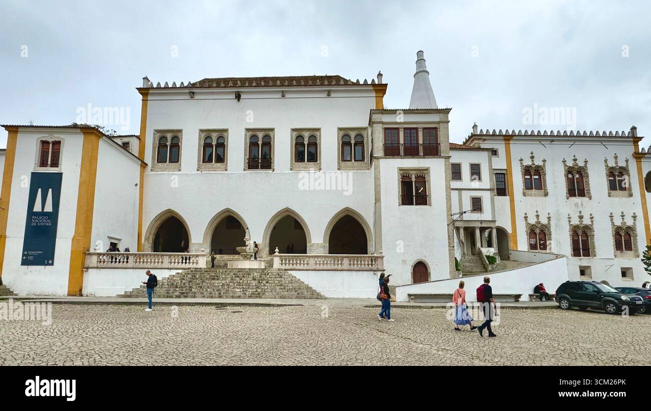 Presourt site du patrimoine mondial de l'UNESCO Palais national de Sintra dans le centre historique de Sintra Portugal - Image de stock capturée avec un smartphone