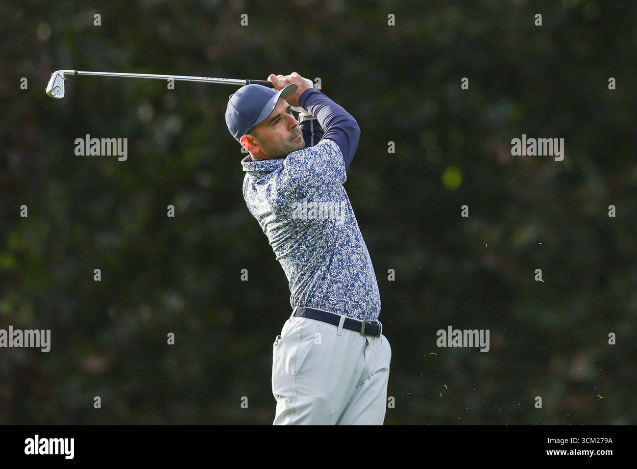 Wentworth Club, Londres, Royaume-Uni. 14 septembre 2025. Finale du championnat BMW PGA ; Fabrizio Zanotti du Paraguay joue un tir au 1er trou crédit : action plus Sports/Alamy Live News Banque D'Images