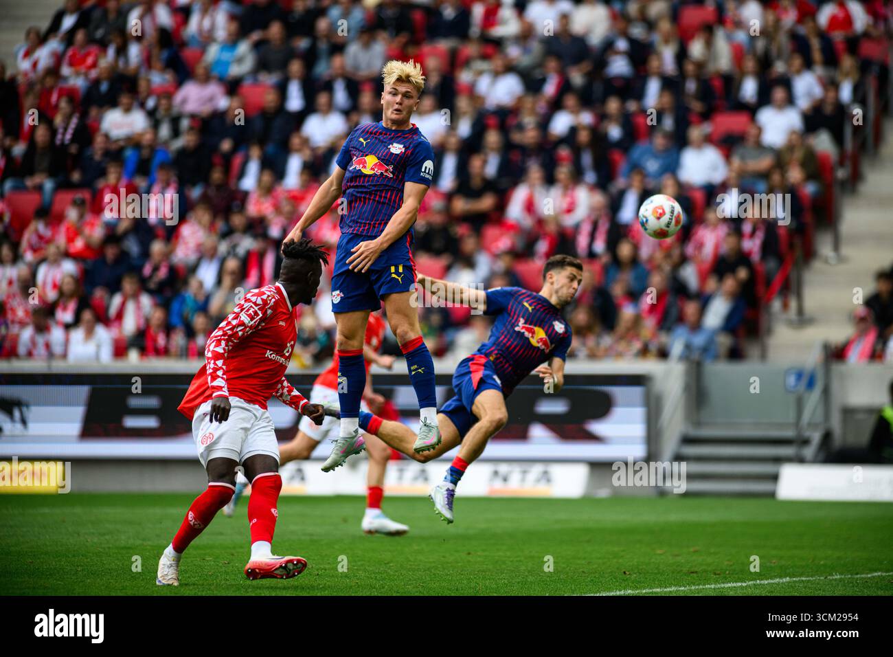 MAINZ, ALLEMAGNE - 13 SEPTEMBRE 2025 : Conrad Harder - le match Bundesliga 1. FSV Mainz 05 vs RB Leipzig à Mewa Arena. Banque D'Images