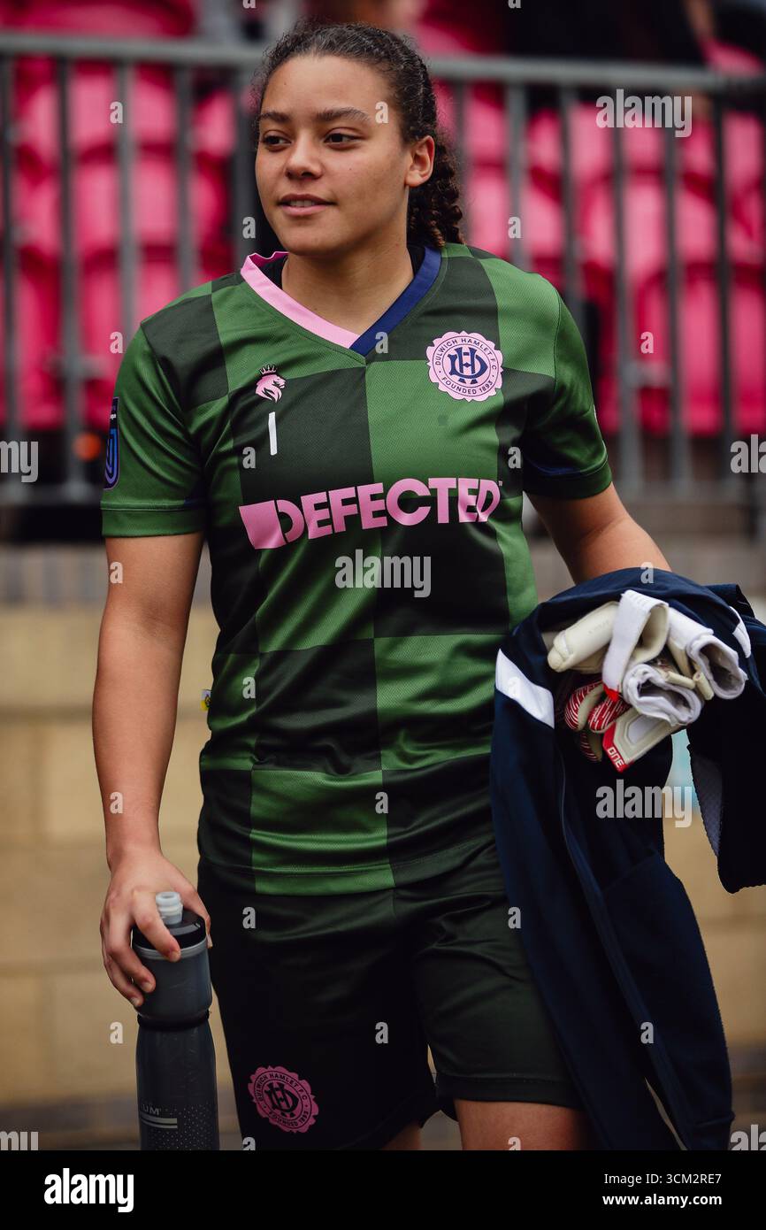 Londres, Royaume-Uni. 14 septembre 2025. La gardienne Saskia Reeves Priestley (1er Dulwich Hamlet) lors du match de la FA Womens National League Division One Sud-est entre Dulwich Hamlet et Fulham à Champion Hill. Crédit : Liam Asman/Alamy Live News Banque D'Images