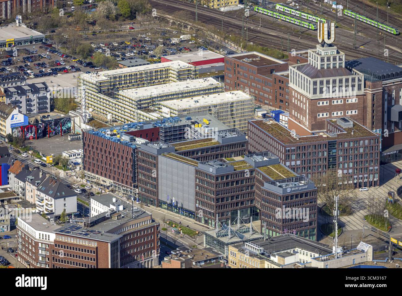 Vue aérienne, Dortmunder U et complexe de logements étudiants à Emil-Moog-Platz et chantier de construction avec nouveau bâtiment hôtelier Moxy et Residence Inn à la c Banque D'Images Vue aérienne, Dortmunder U et complexe de logements étudiants à Emil-Moog-Platz et chantier de construction avec nouveau bâtiment hôtelier Moxy et Residence Inn à la c Banque D'Images