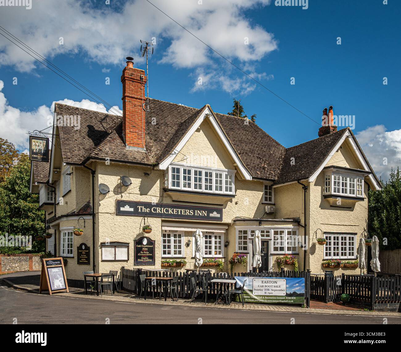 Le Cricketers Inn, Easton, Hampshire. Une maison publique de village rural. Banque D'Images