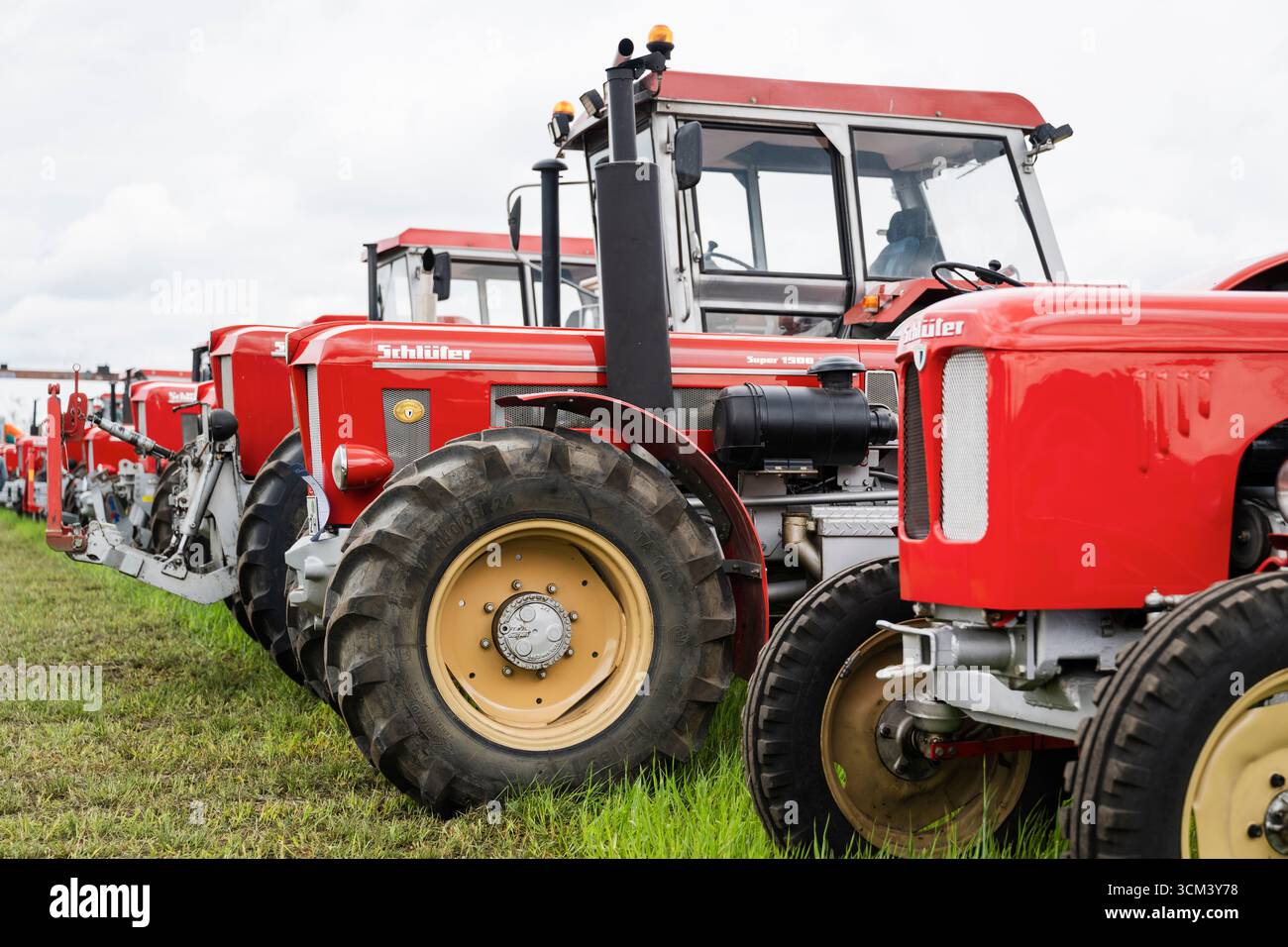 Red Schlüter tracteurs à un salon historique des tracteurs agricoles, Hallbergmoos, Bavière, Deutschland Banque D'Images