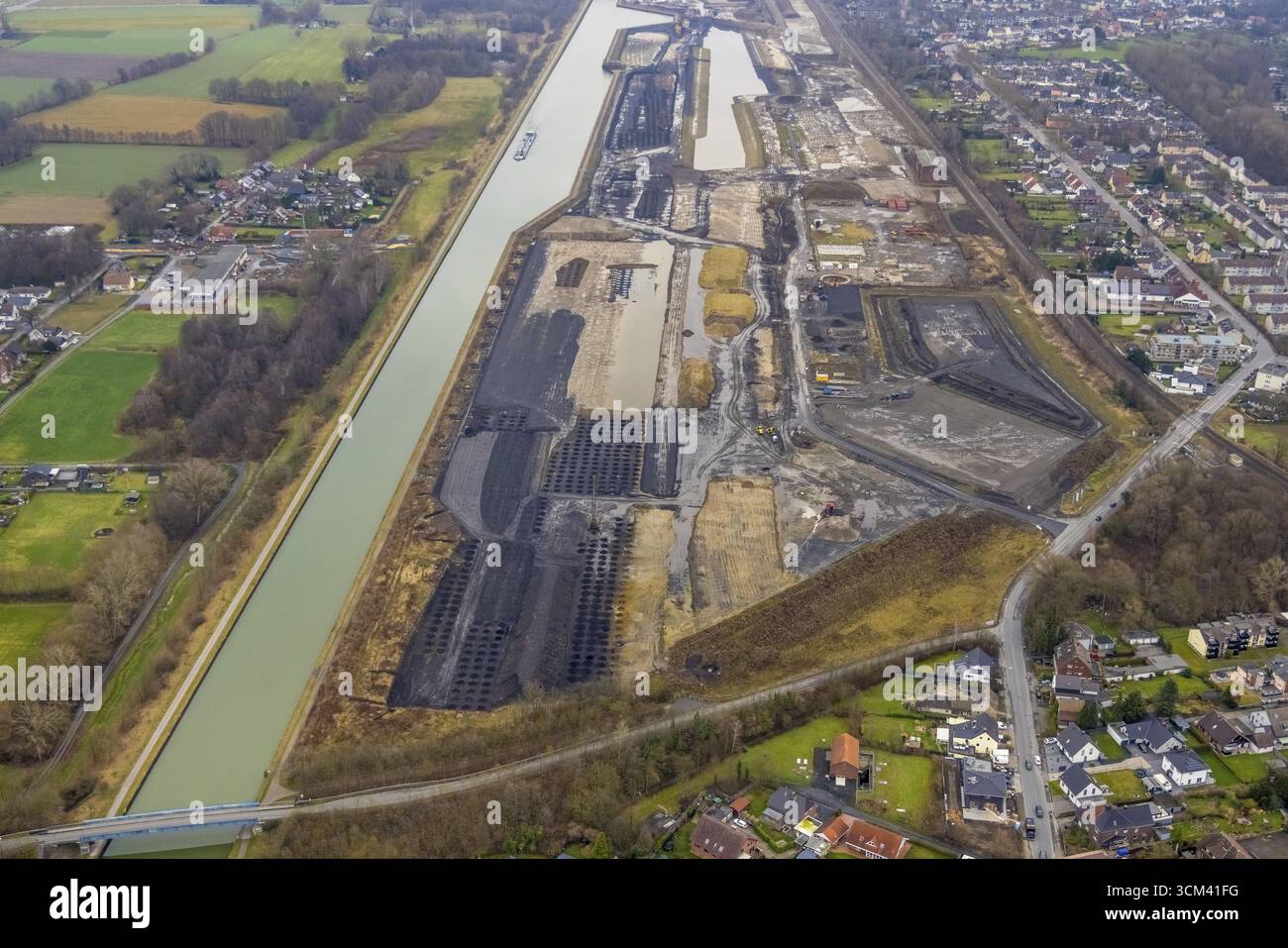 Vue aérienne, zone de construction pour le quartier urbain prévu Wasserstadt Aden avec nouveau rond-point sur le site de l'ancienne houillère Haus Aden sur la Datt Banque D'Images
