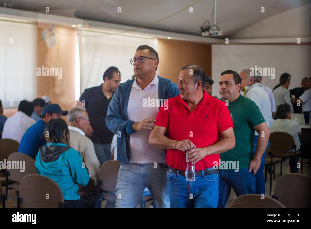 UIO REUNIONTRANSPORTISTAS Quito, dimanche 14 septembre 2025 le syndicat des transports se réunit pour définir l'itinéraire en relation avec l'élimination de la subvention diesel, décrétée par le gouvernement du Président Daniel Noboa photo Juan Ruiz API Quito Pichincha Ecuador POL UIO REUNIONTRANSPORTISTAS 24254c6deba0a313938e0db8a3b15440 Copyright : xJuanxRuizx Banque D'Images