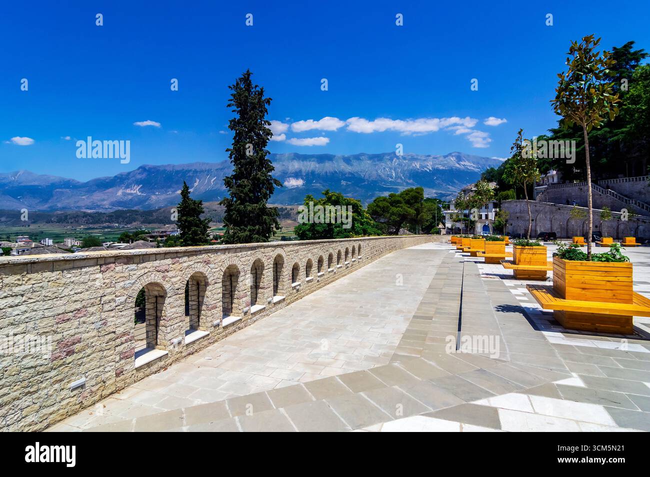 Vues de la ville de Gjirokastra en Albanie, Al. Gjirokastra est un site du patrimoine mondial de l'UNESCO depuis 2005 Banque D'Images