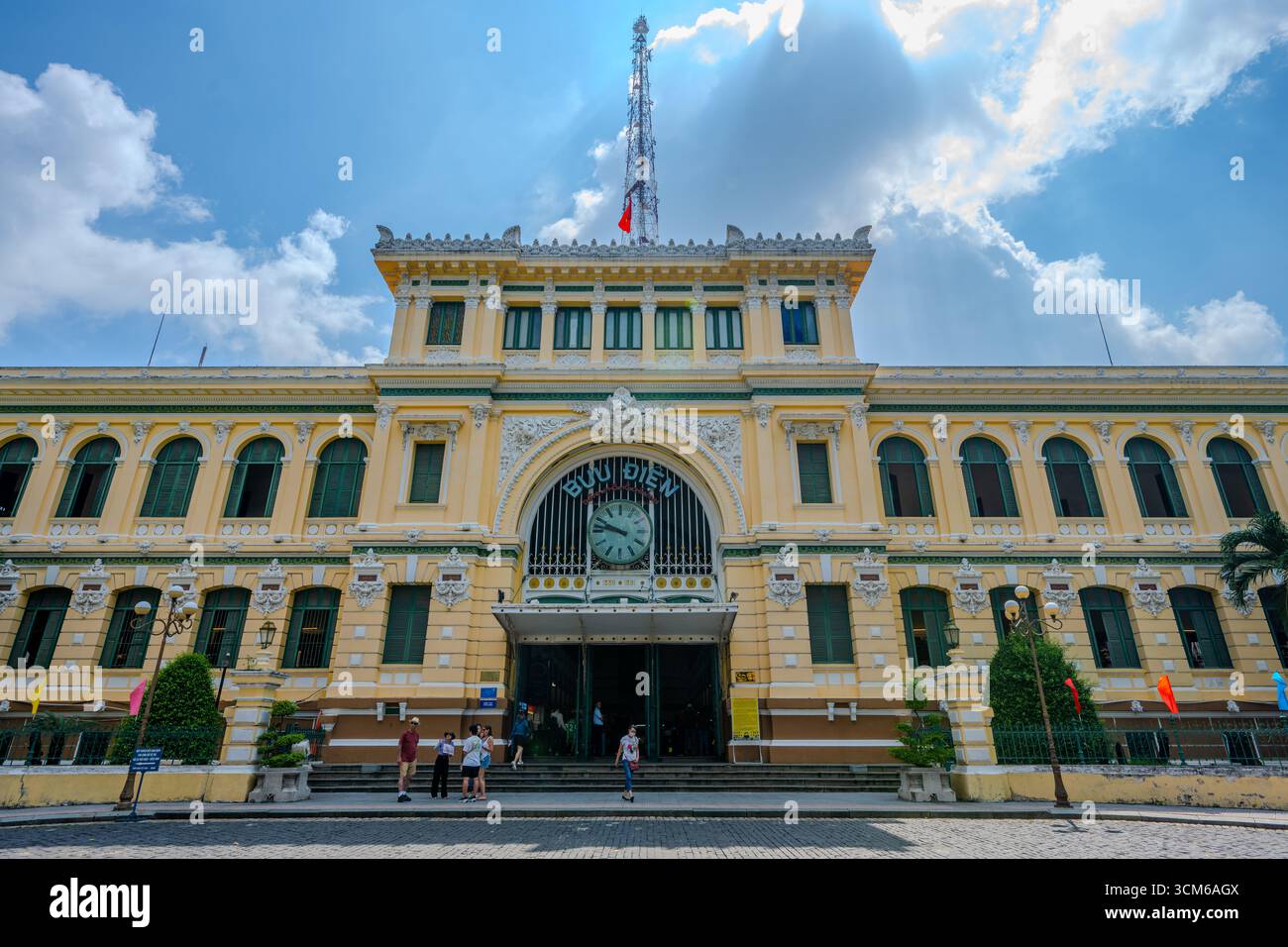 Le bureau de poste central historique de Saigon, construit pendant la période coloniale française, est un point de repère à Ho Chi Minh-ville, Vietnam. Banque D'Images