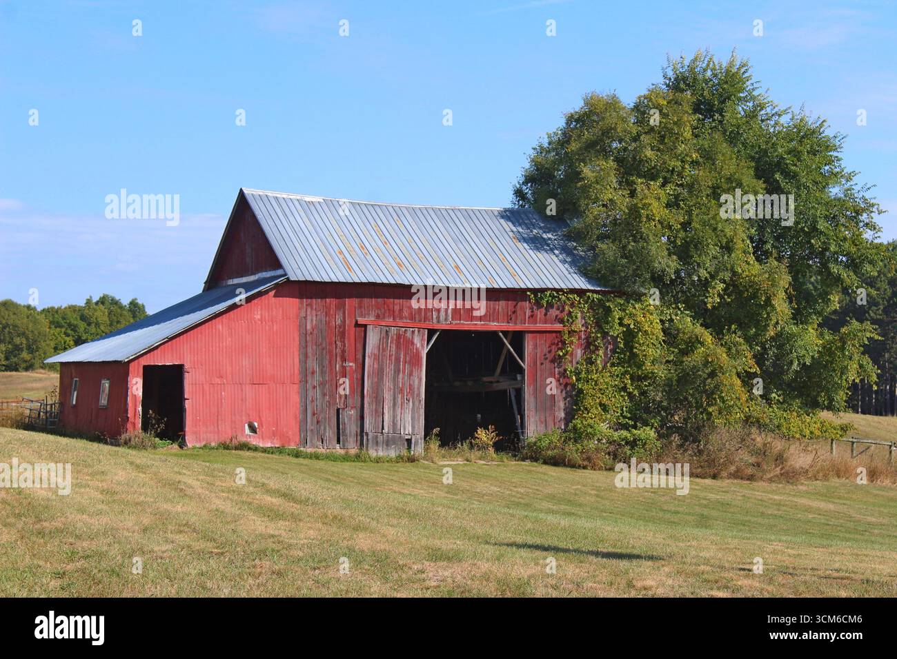 Old Red Barn et Lean à proximité de Reed City, Mi. Banque D'Images