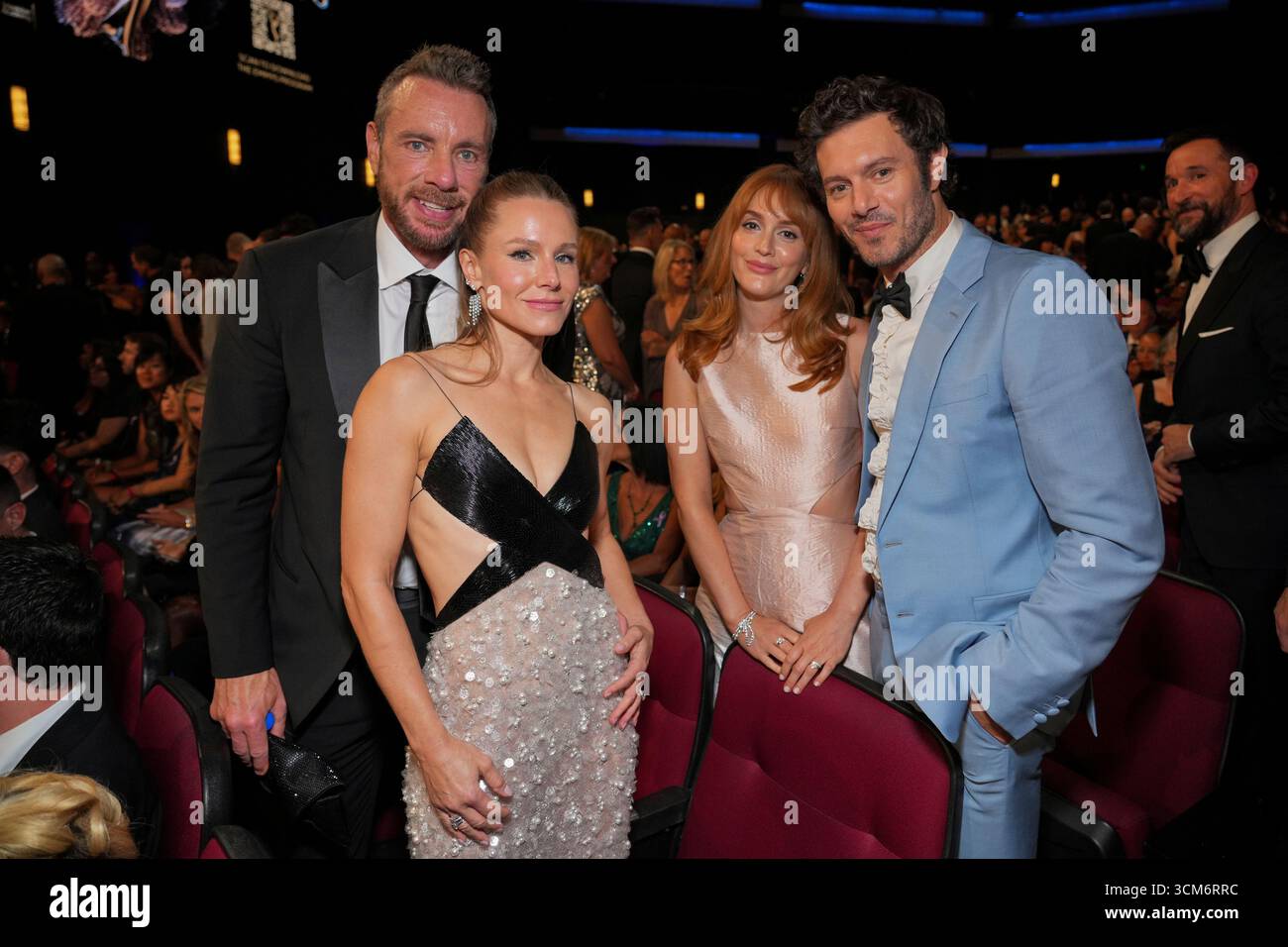 Dax Shepard, from left, Kristen Bell, Leighton Meester, and Adam Brody attend the 77th Emmy Awards on Sunday, Sept. 14, 2025 at the Peacock Theater in Los Angeles. (Photo by Jordan Strauss/Invision for the Television Academy/AP Content Services) Banque D'Images