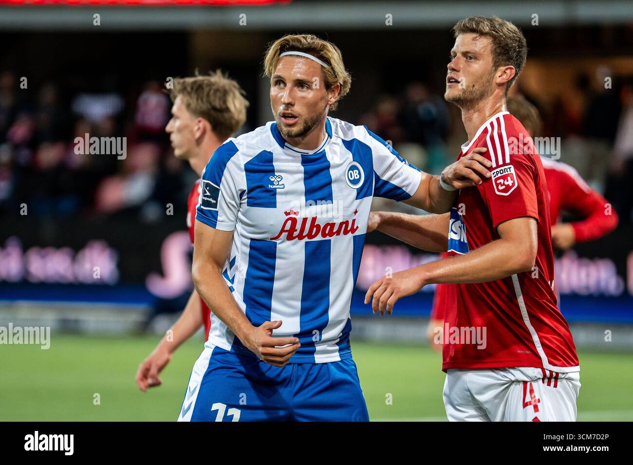 Silkeborg, Danemark. 14 septembre 2025. Jona Niemiec (11 ans) d'Odense BK et Pedro Ganchas (4 ans) de Silkeborg SI vu lors du match de 3F Superliga entre Silkeborg IF et Odense BK au Jysk Park à Silkeborg. Banque D'Images
