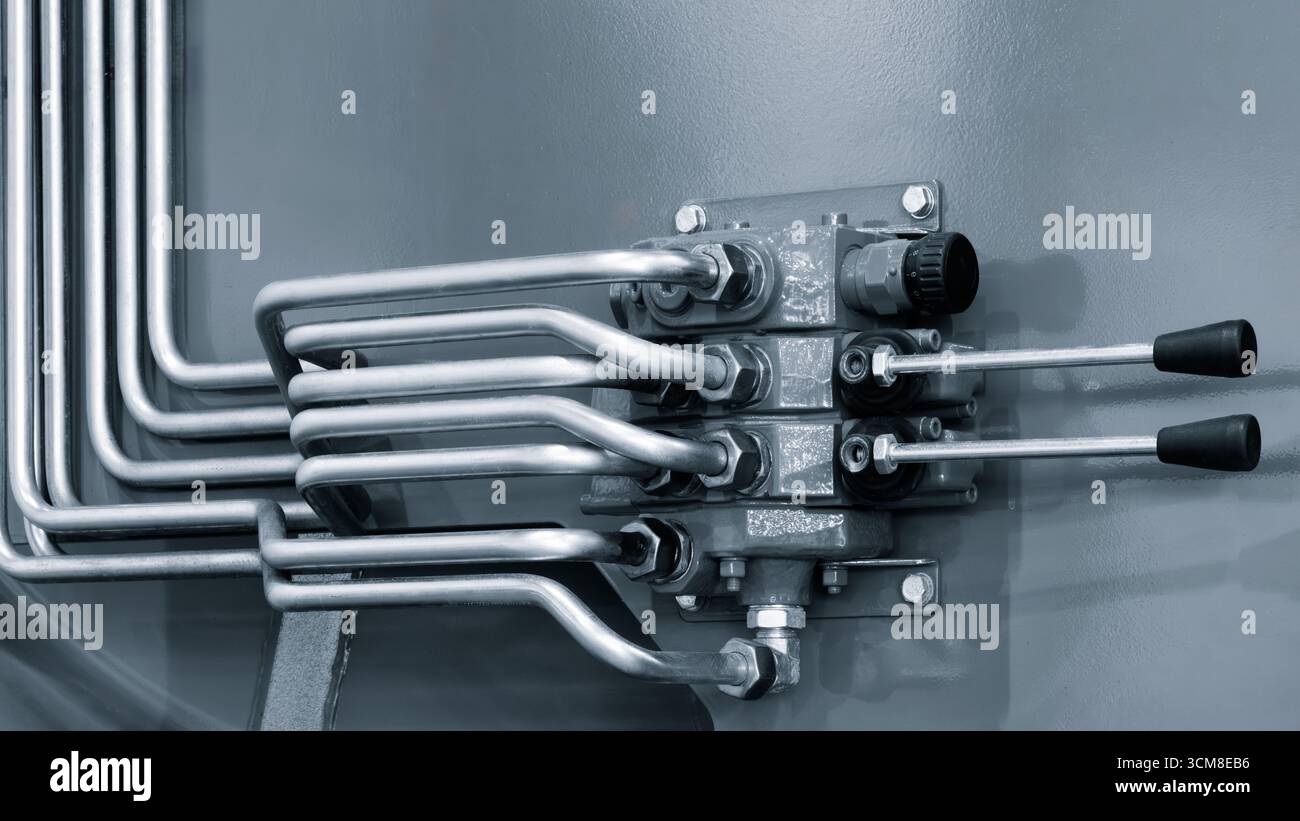 Flexibles hydrauliques d'entraînement de puissance de machine à haute pression, fond de concept de puissance industrielle. Banque D'Images