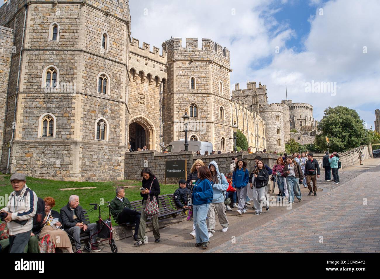 Windsor, Berkshire, Royaume-Uni. 15 septembre 2025. Une journée bien remplie à Windsor alors que la ville royale de Windsor dans le Berkshire se prépare pour la visite d’État du président des États-Unis, Donald Trump, mercredi prochain. Crédit : Maureen McLean/Alamy Live News Banque D'Images