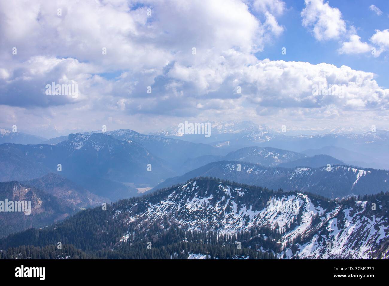Paysage de montagne, photo de paysage d'une ascension au printemps dans les Alpes allemandes Banque D'Images