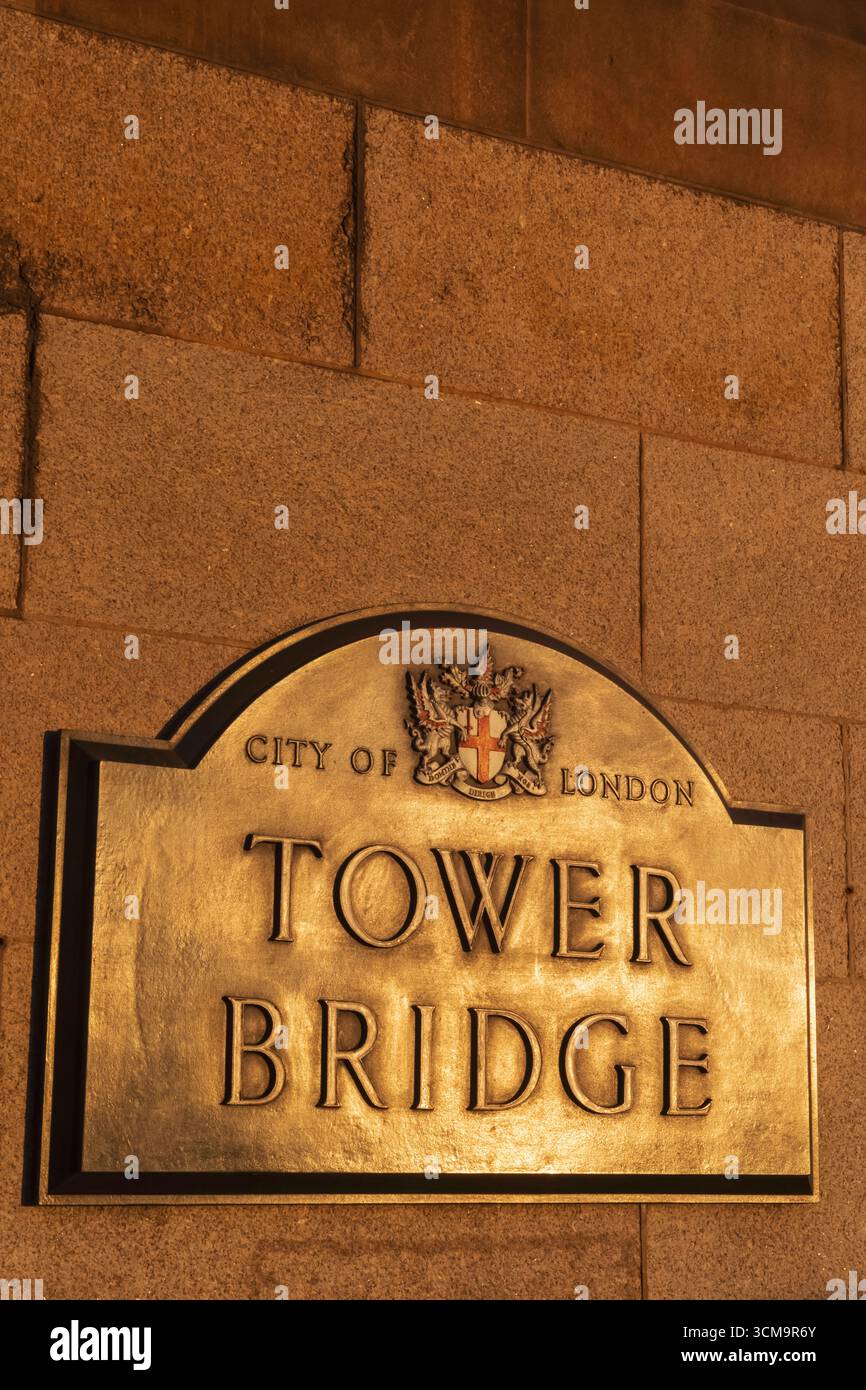 Angleterre, Londres, Tower Bridge Sign Banque D'Images