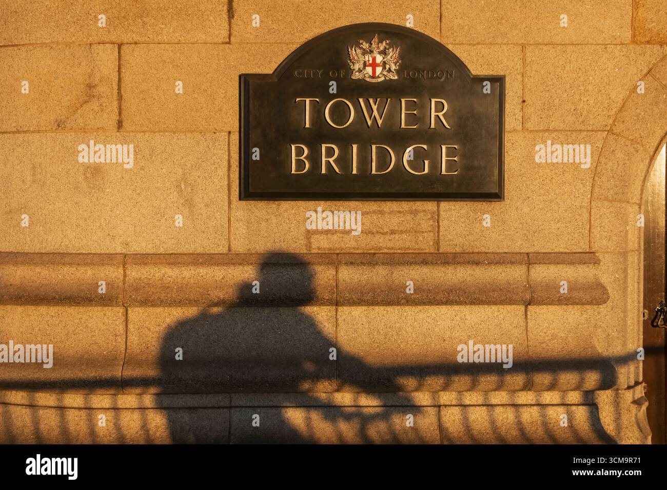 Angleterre, Londres, Tower Bridge Sign Banque D'Images