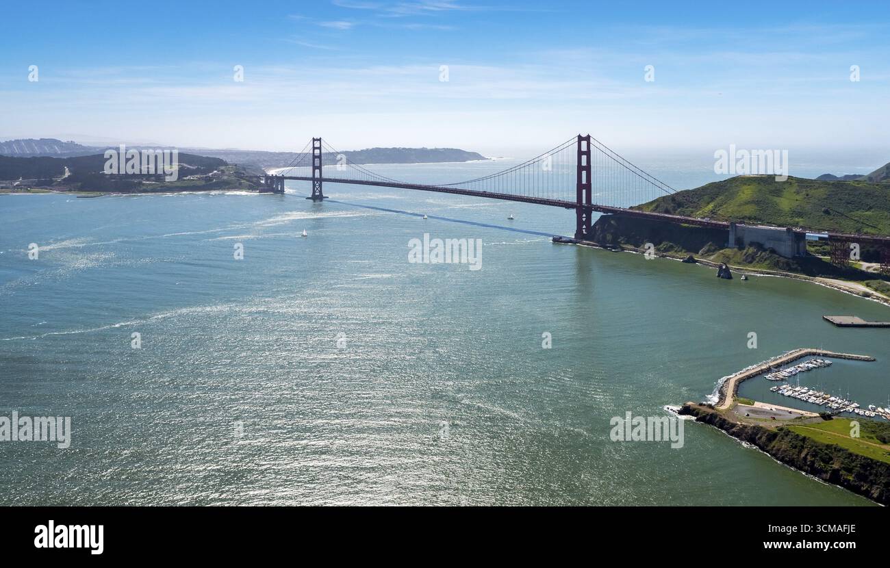 Golden Gate Bridge du côté de la baie, ciel bleu, San Francisco, San Francisco Bay Area, États-Unis d'Amérique, Californie, États-Unis, États-Unis, vue aérienne, bir Banque D'Images